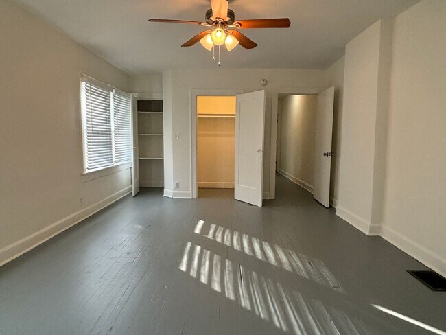 property at 4244 Graceland Ave