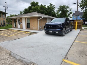 306 W Avenue D in Rosebud, TX - Building Photo - Building Photo