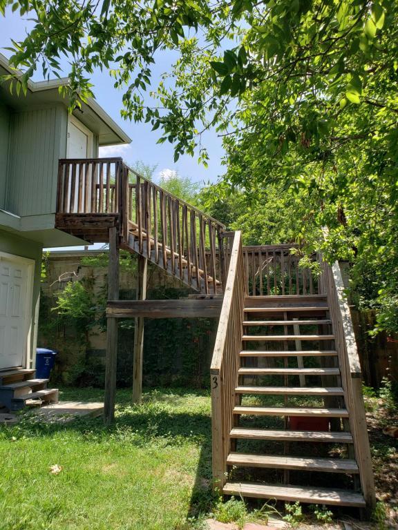 property at 318 Aransas Ave