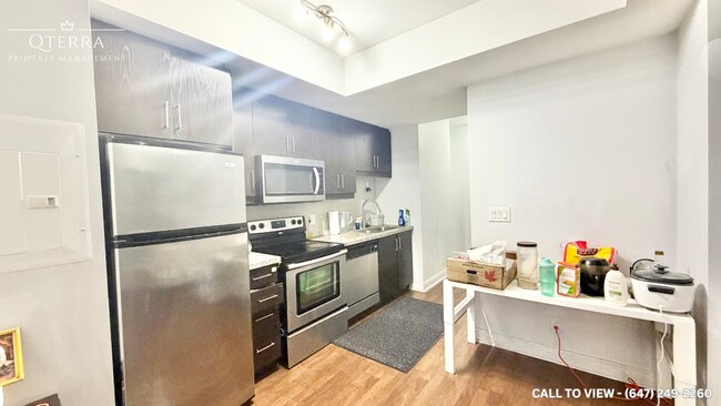 50 Absolute Av in Mississauga, ON - Building Photo - Building Photo