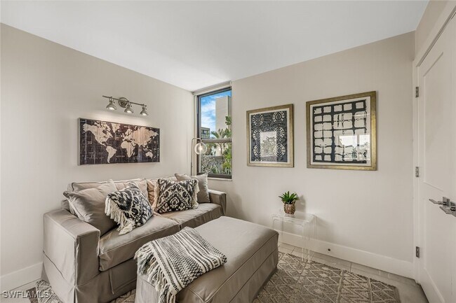 10562 Gulf Shore Dr in Naples, FL - Building Photo - Building Photo