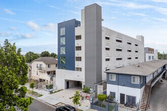 Brynhurst Apartments in Los Angeles, CA - Foto de edificio - Building Photo