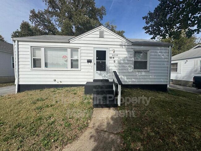 8239 Fay Dr in Berkeley, MO - Building Photo - Building Photo