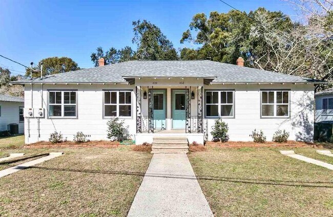 property at 432-434 W 8th Ave