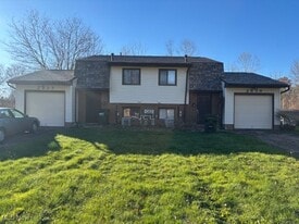 2839 Brighton Cir NW in Massillon, OH - Building Photo