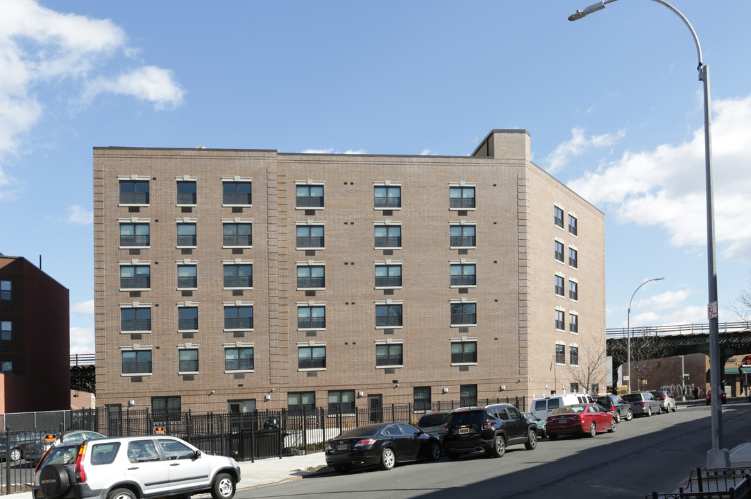 1676 Broadway in Brooklyn, NY - Building Photo