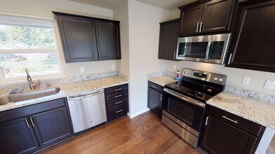 7210 E Taylor St in Port Orchard, WA - Building Photo - Building Photo