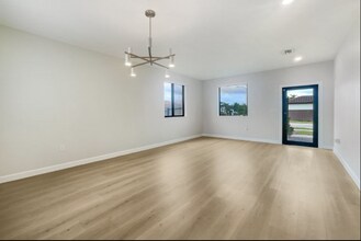 12856 SW 227th St in Goulds, FL - Foto de edificio - Building Photo