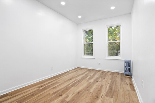 739 Pennsylvania Ave in Brooklyn, NY - Building Photo - Interior Photo