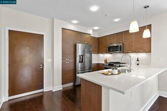 555 Ygnacio Valley Rd in Walnut Creek, CA - Building Photo - Building Photo