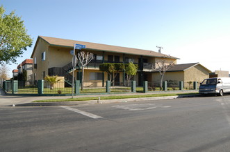 441 E Avenue Q3 in Palmdale, CA - Building Photo - Building Photo