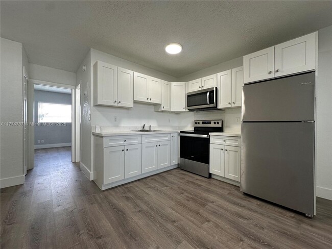 3660 NE 11th Ave in Oakland Park, FL - Building Photo - Building Photo