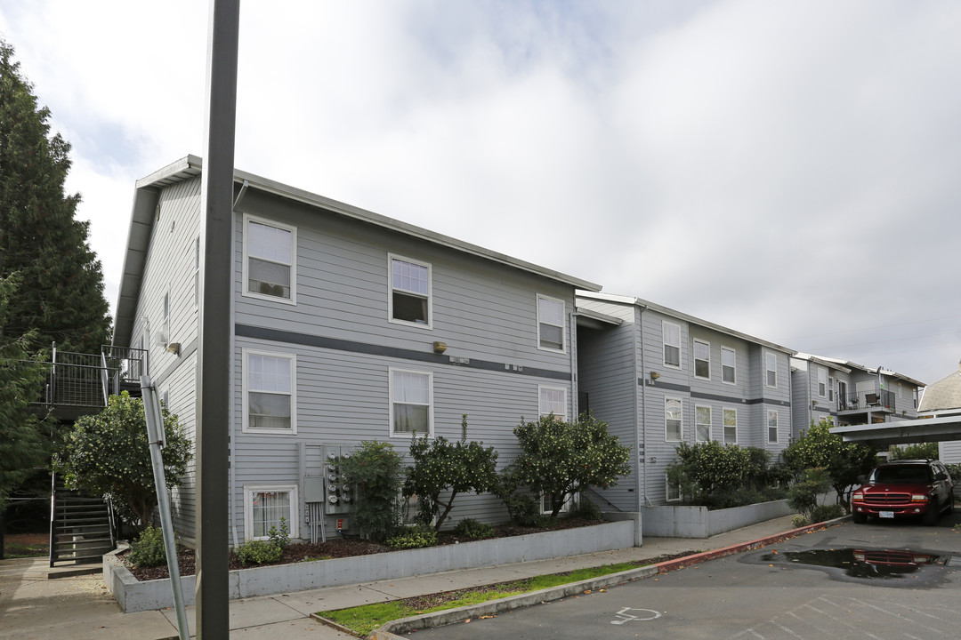 Cameron Court Apartments in Gresham, OR - Building Photo