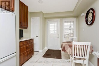 66 Manley Ln in Milton, ON - Building Photo - Building Photo