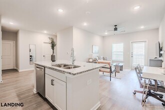 1650 Harris Hill Rd, Unit 05-5205 in San Marcos, TX - Foto de edificio - Building Photo