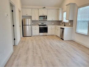 8601 Oakridge Dr in Bryan, TX - Building Photo - Building Photo