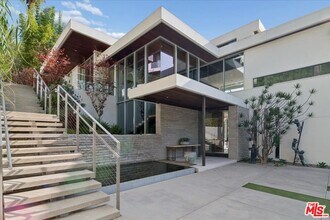 1232 Sunset Plaza Dr in Los Angeles, CA - Building Photo - Building Photo