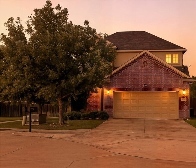 2449 Avalon Ct in Bedford, TX - Building Photo - Building Photo