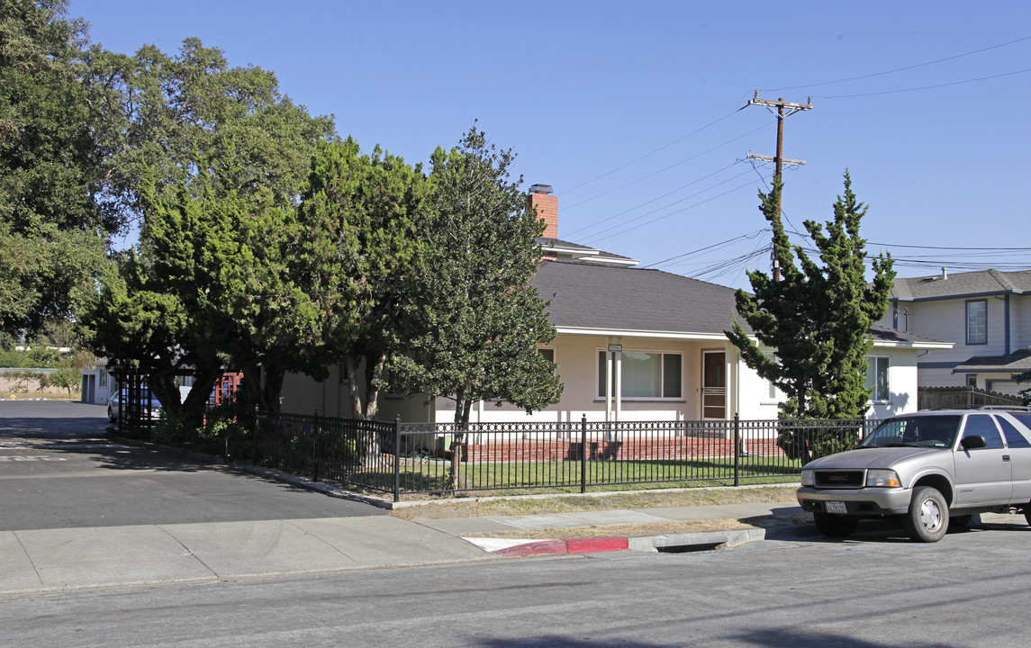 19870-19922 Wisteria St in Castro Valley, CA - Building Photo