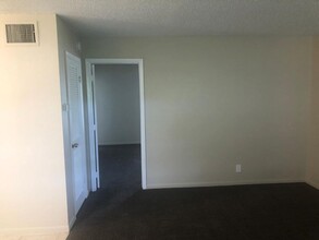 Oversized & Underpriced in Trendy Downtown Apartments in Fort Lauderdale, FL - Building Photo - Building Photo