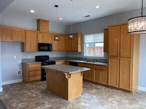 9625 Perino Dr in Stockton, CA - Building Photo - Building Photo