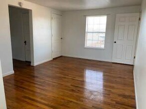 161 S Floral St in Stephenville, TX - Building Photo - Building Photo