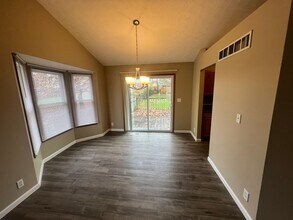 4004 Bradford Pear Ct in Louisville, KY - Building Photo - Building Photo