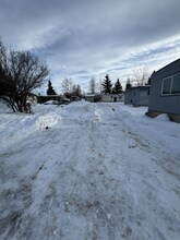 9499 Brayton Dr in Anchorage, AK - Foto de edificio - Building Photo