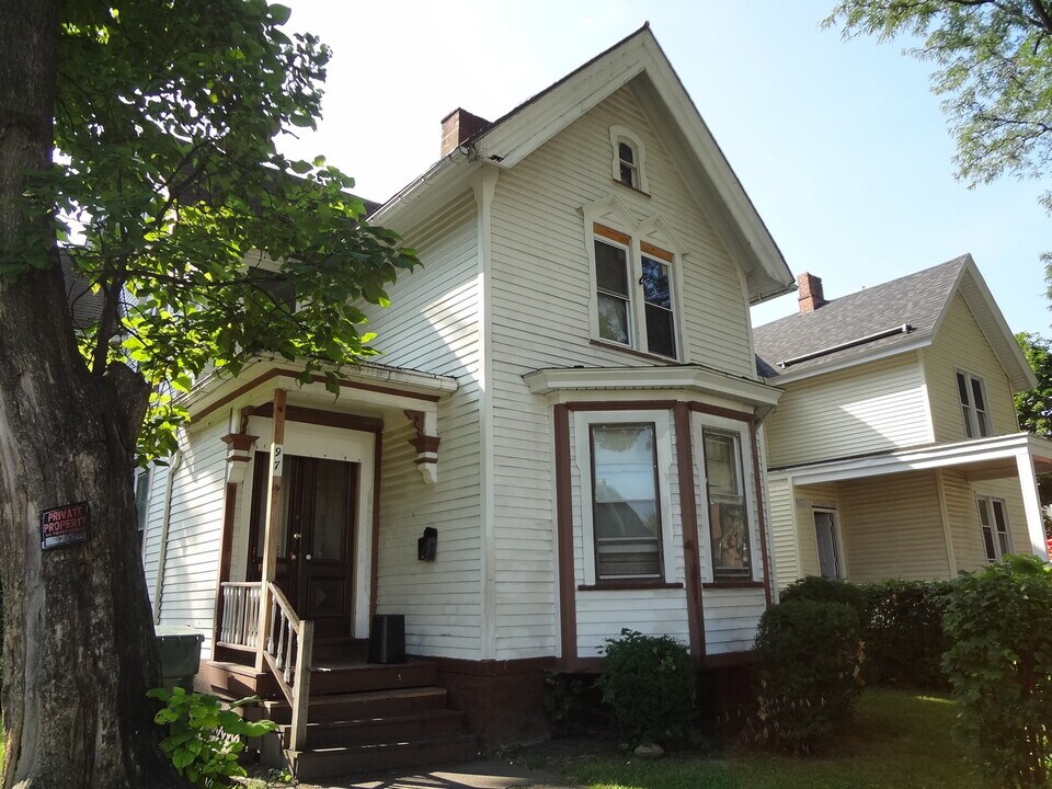 97 Ambrose St in Rochester, NY - Building Photo