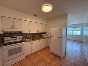 3223 SW 91 Ave in Miami, FL - Building Photo - Building Photo