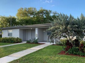 5814 Taylor St Hollywood, FL 33021 in Hollywood, FL - Building Photo