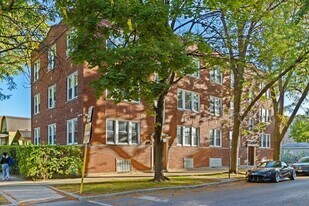 2520 W Belle Plaine Ave in Chicago, IL - Building Photo