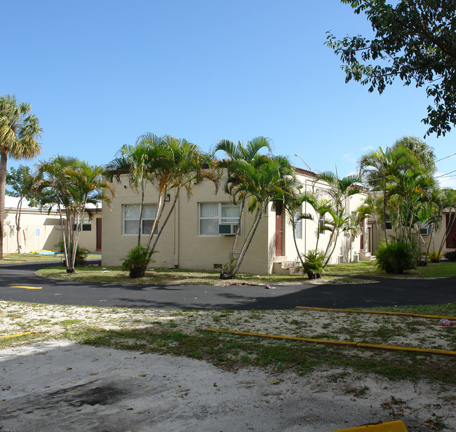 340 S Federal Hwy in Dania Beach, FL - Building Photo - Building Photo