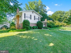 10106 Crimson Cir in Fairfax, VA - Building Photo - Building Photo