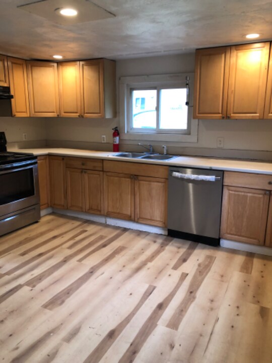 233 NH-11 in Farmington, NH - Building Photo