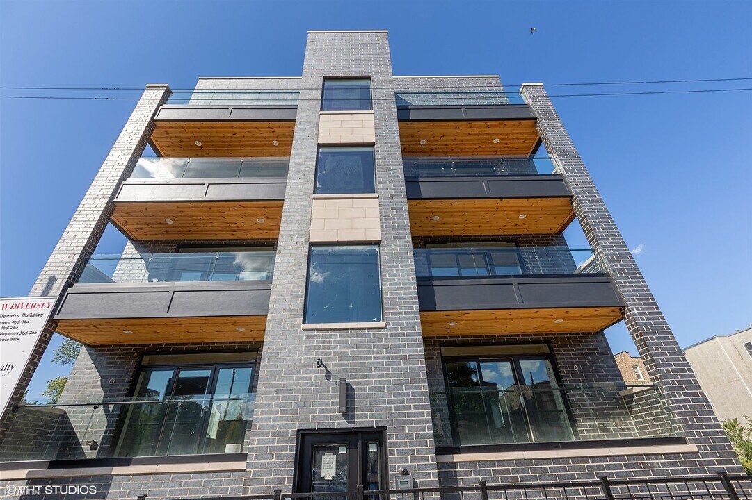2514 W Diversey Ave-Unit -#3W in Chicago, IL - Building Photo