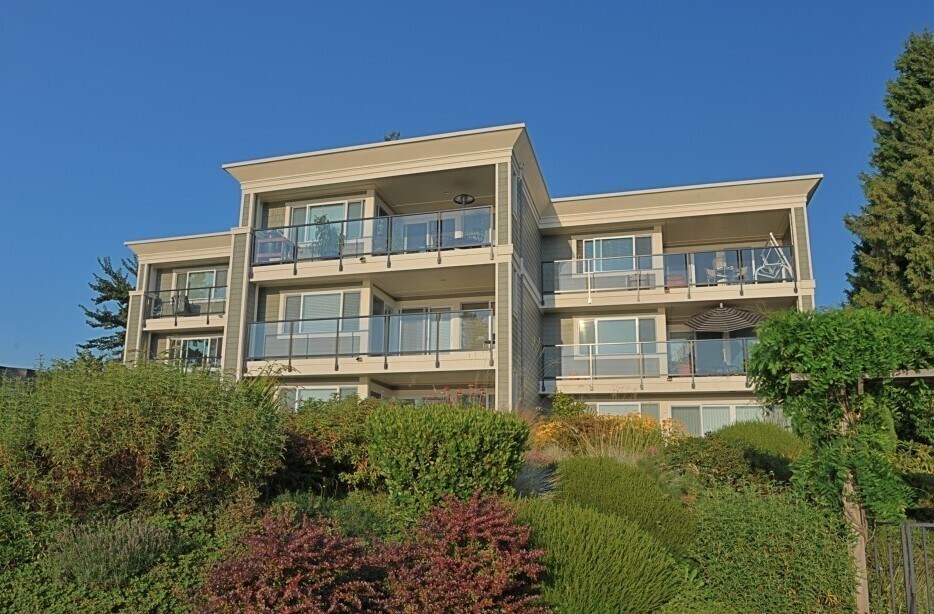 6620 Lake Washington Blvd NE, Unit 101 in Kirkland, WA - Building Photo
