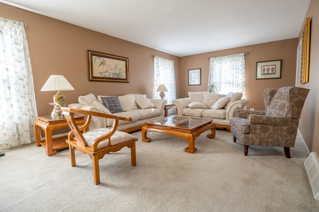 3501 Saratoga Ave in Downers Grove, IL - Building Photo - Building Photo