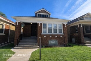 8725 S Bishop St in Chicago, IL - Building Photo