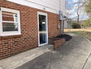 1517 Westchester Rd, Unit 1517B in Raleigh, NC - Foto de edificio - Building Photo