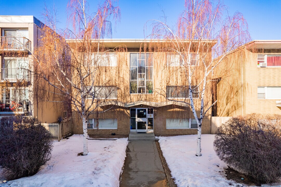 1721 10th St SW in Calgary, AB - Building Photo