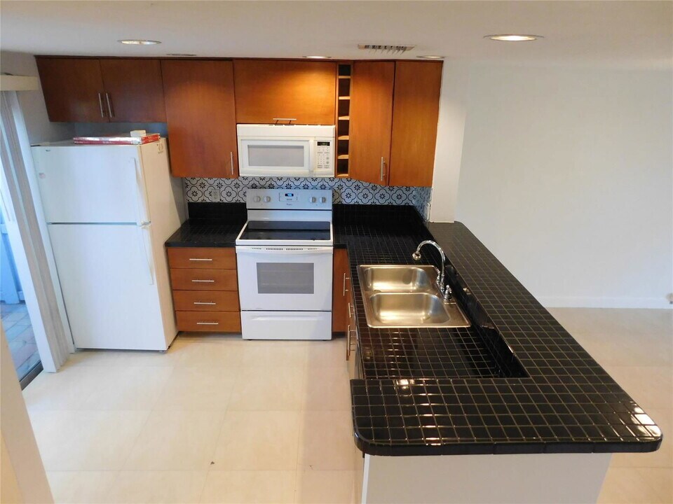 215 SW 3rd St in Pompano Beach, FL - Building Photo