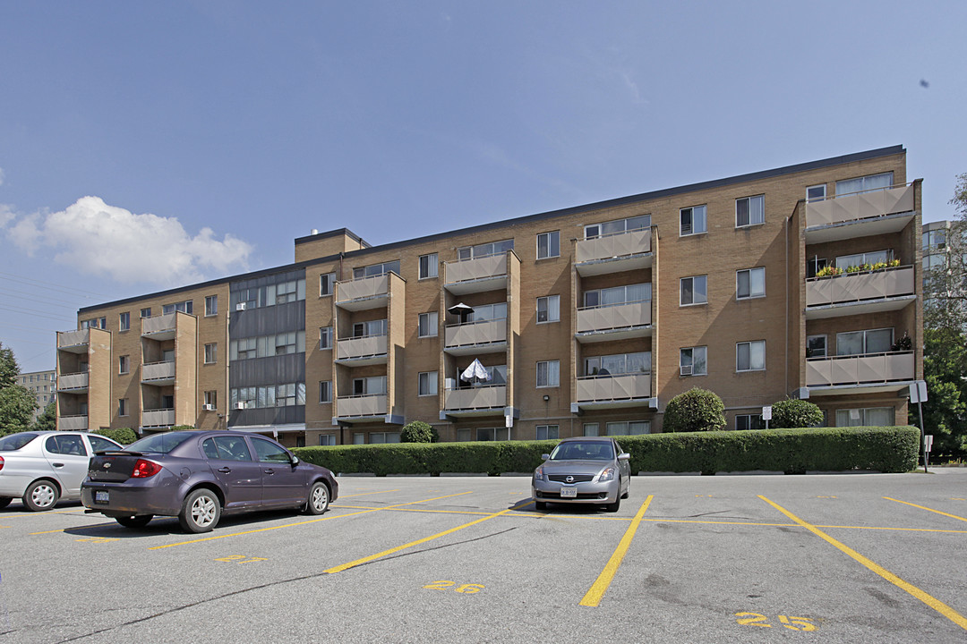 Cedar Hill Apartments in Richmond Hill, ON - Building Photo