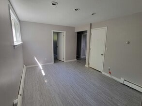 4 Guy St in Kingston, ON - Building Photo - Building Photo