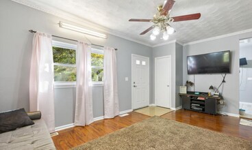 12200 Lanham Severn Rd in Bowie, MD - Foto de edificio - Building Photo