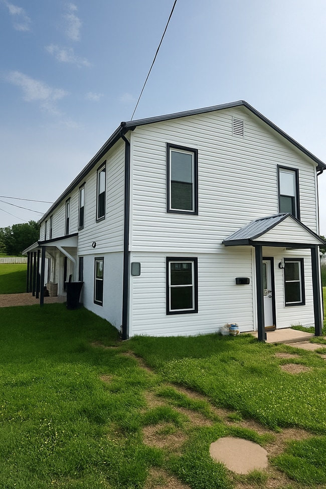 209 E Spotswood Ave in Elkton, VA - Building Photo - Building Photo