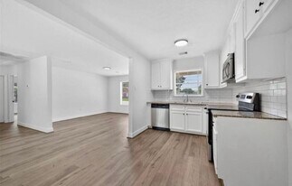 7023 Crestmont St in Houston, TX - Building Photo