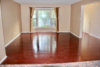 9689 Scotch Haven Dr in Vienna, VA - Building Photo - Building Photo