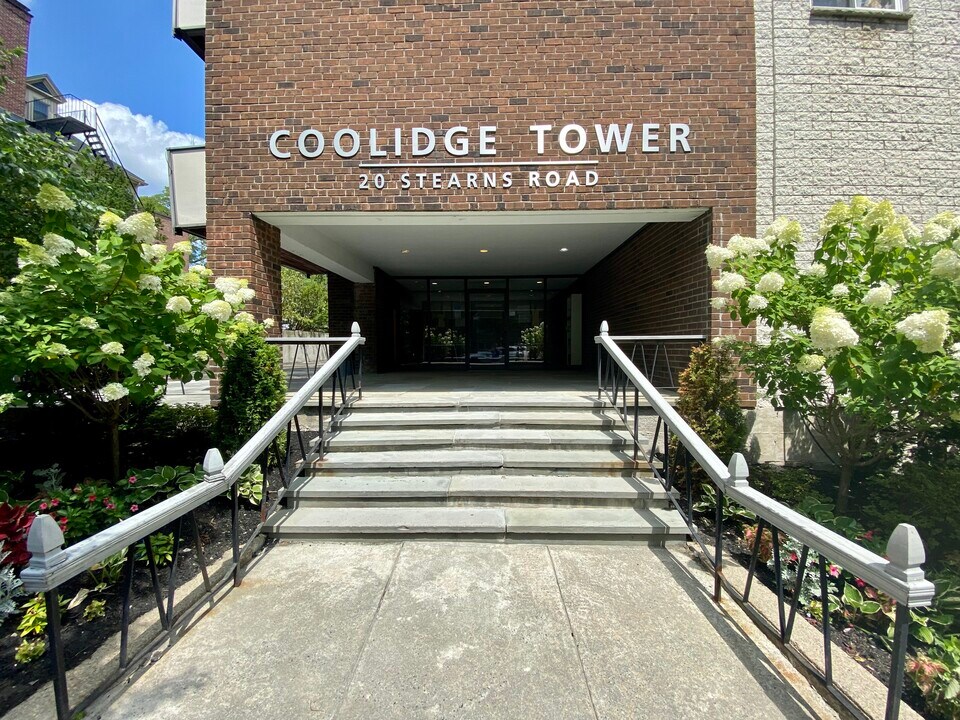 20 Stearns Rd, Unit 54 in Brookline, MA - Building Photo