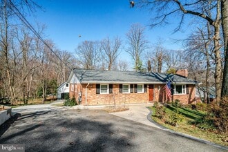 6608 Spring Valley Dr in Alexandria, VA - Foto de edificio - Building Photo